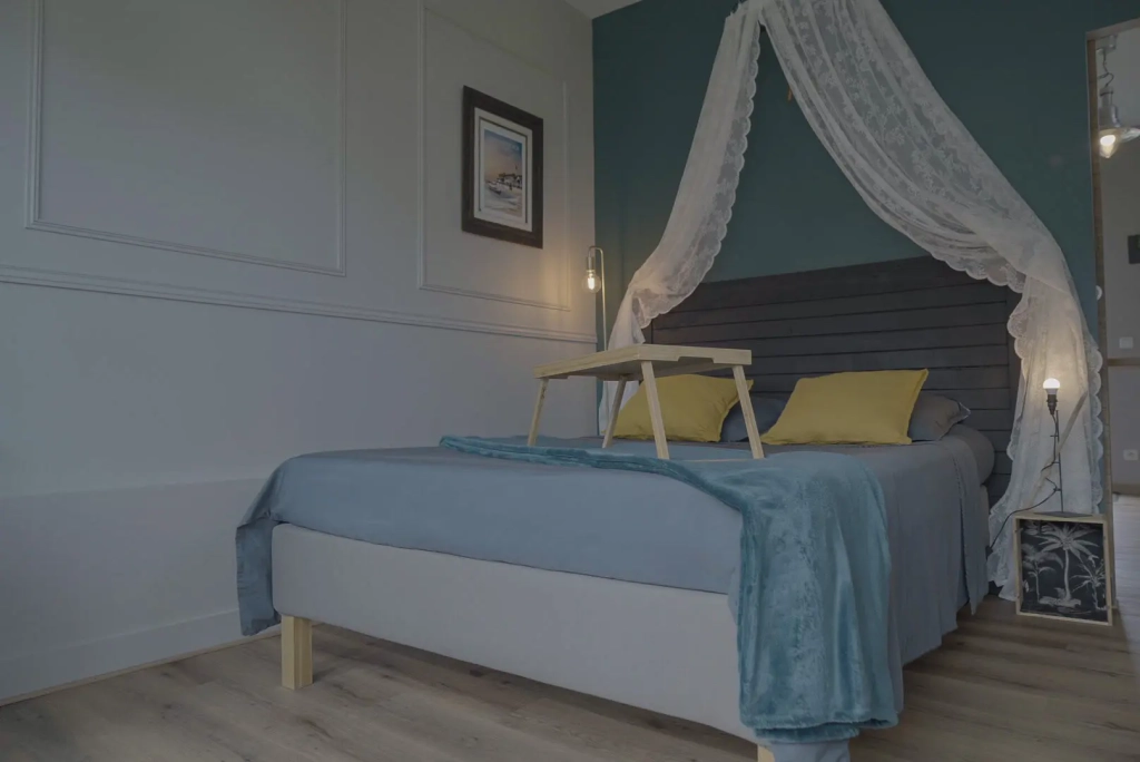 Real estate photo showing a cozy and warm room by Herblot Productions