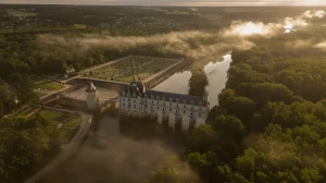 Photo au drone prise par Herblot Productions du château de Chenonceaux pour France Montgolfières